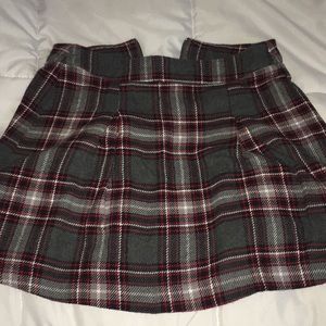 Cute plaid skirt!